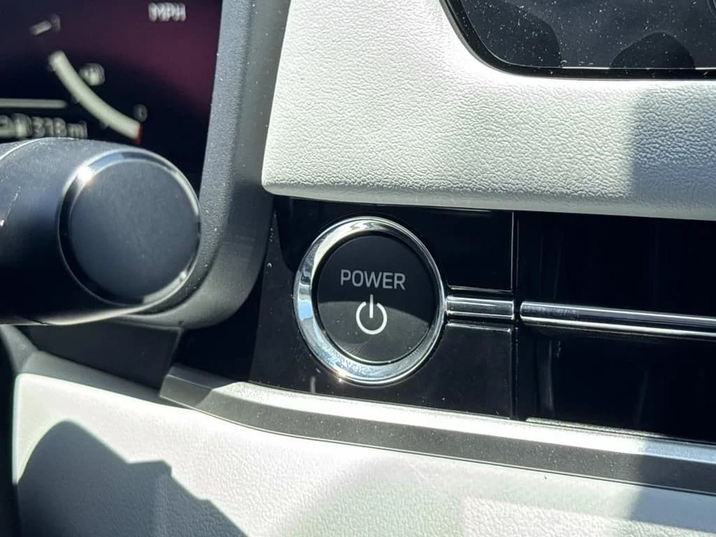 Mitsubishi Outlander Plug-In Hybrid SE S-AWC 2026 — side view
