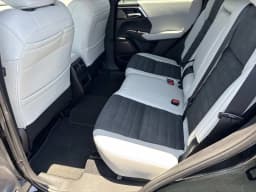 Mitsubishi Outlander Plug-In Hybrid SE S-AWC 2026 — side view