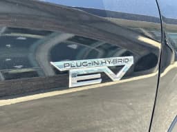 Mitsubishi Outlander Plug-In Hybrid SE S-AWC 2026 — side view
