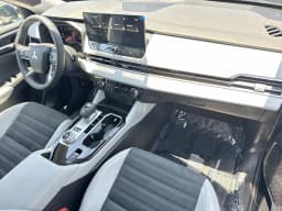 Mitsubishi Outlander Plug-In Hybrid SE S-AWC 2026 — side view