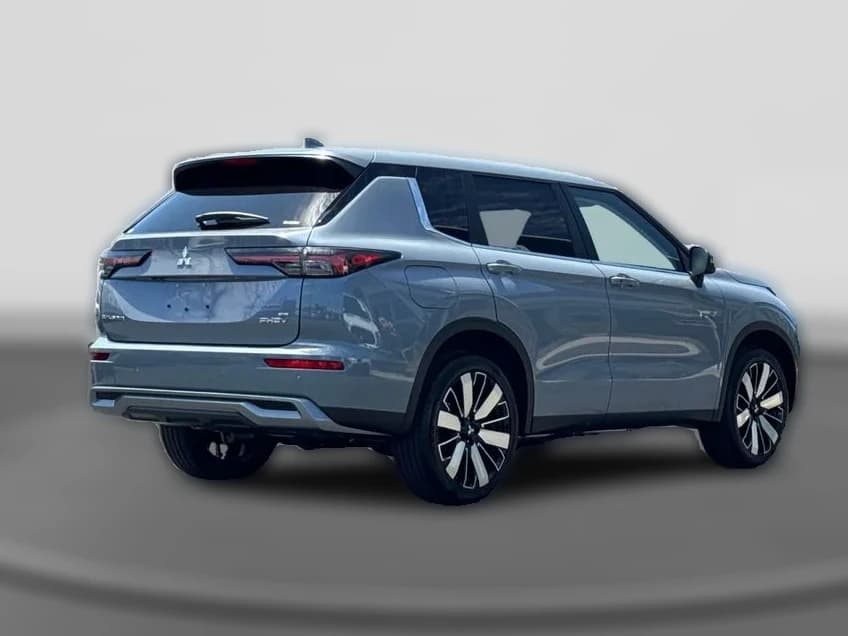 Mitsubishi Outlander Plug-In Hybrid SE S-AWC 2026 — side view