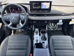 Mitsubishi Outlander Plug-In Hybrid SE S-AWC 2026 — side view