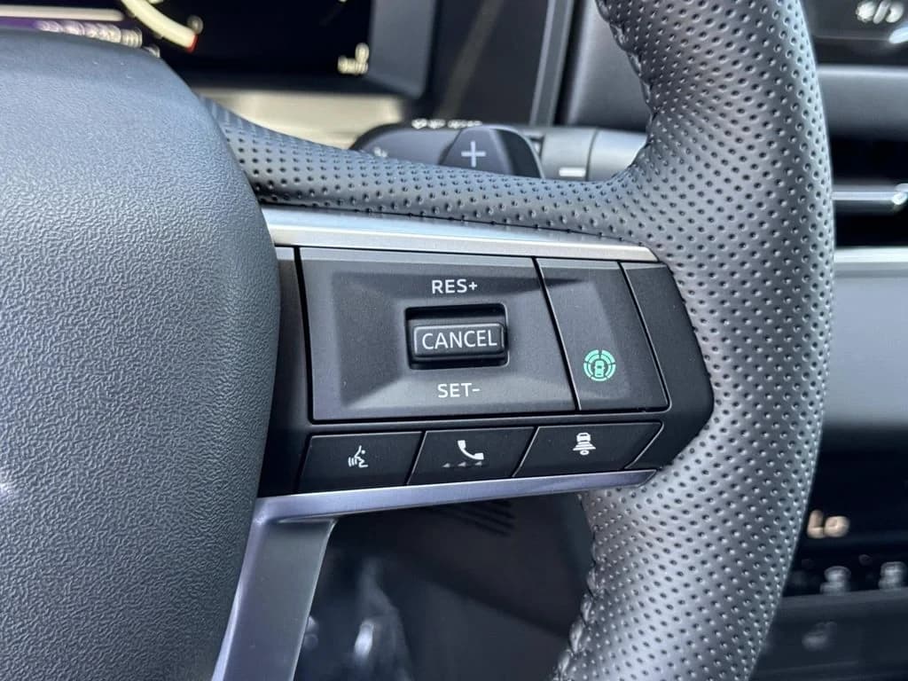 Mitsubishi Outlander Plug-In Hybrid SE S-AWC 2026 — side view