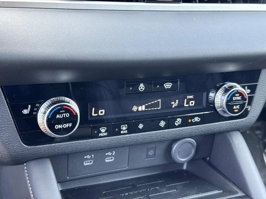 Mitsubishi Outlander Plug-In Hybrid SE S-AWC 2026 — side view