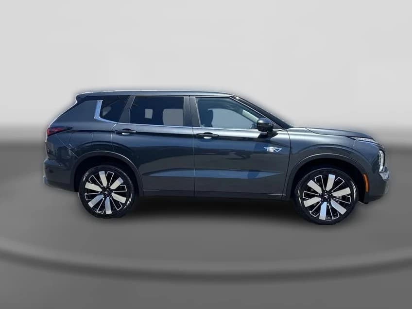 Mitsubishi Outlander Plug-In Hybrid SE S-AWC 2026 — side view