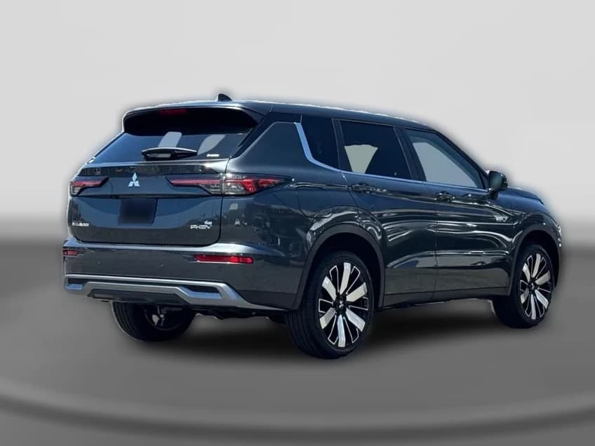Mitsubishi Outlander Plug-In Hybrid SE S-AWC 2026 — side view
