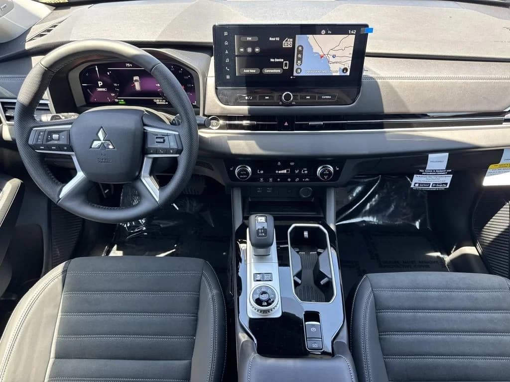 Mitsubishi Outlander Plug-In Hybrid SE S-AWC 2026 — side view