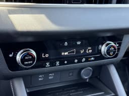 Mitsubishi Outlander Plug-In Hybrid SE S-AWC 2026 — side view