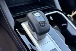 Mitsubishi Outlander Plug-In Hybrid SE S-AWC 2026 — side view