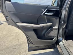 Mitsubishi Outlander Plug-In Hybrid SE S-AWC 2026 — side view