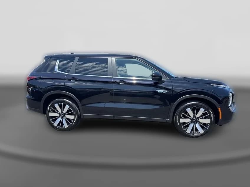 Mitsubishi Outlander Plug-In Hybrid SE S-AWC 2026 — side view