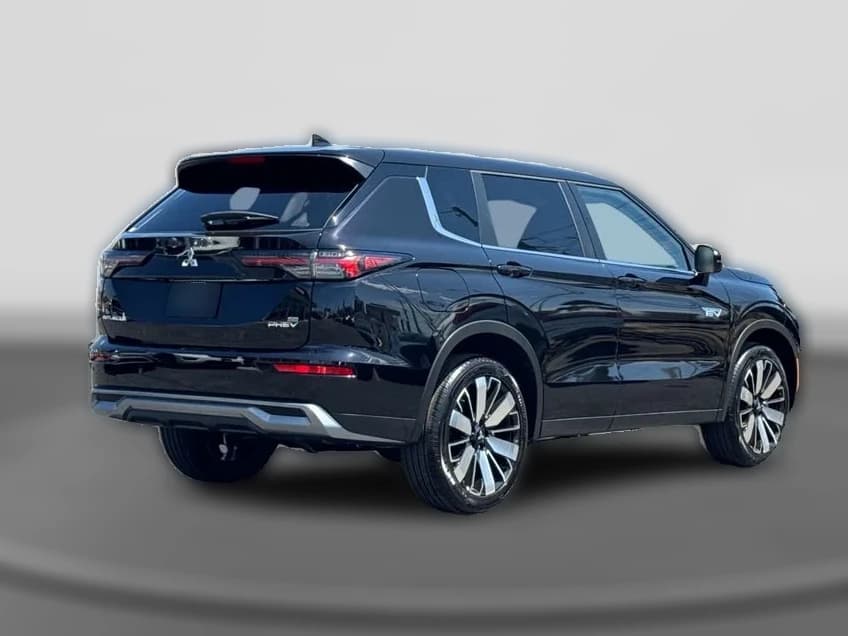 Mitsubishi Outlander Plug-In Hybrid SE S-AWC 2026 — side view
