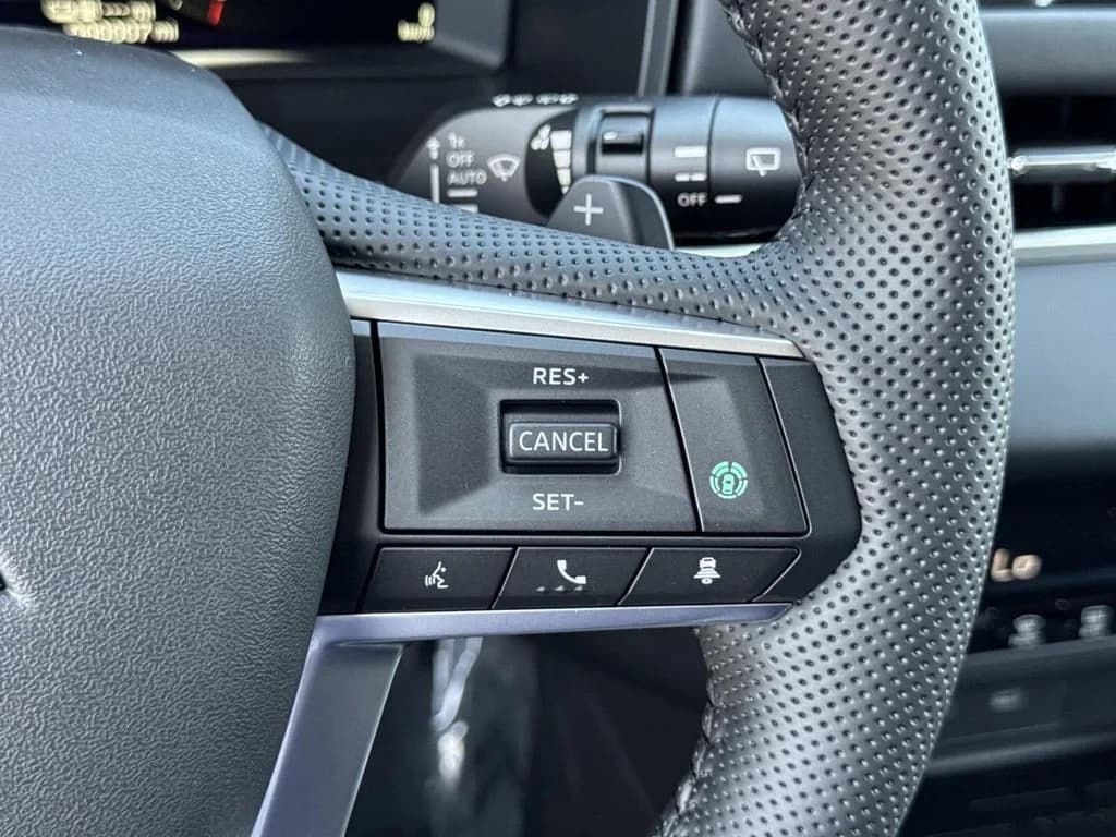 Mitsubishi Outlander Plug-In Hybrid SE S-AWC 2026 — side view