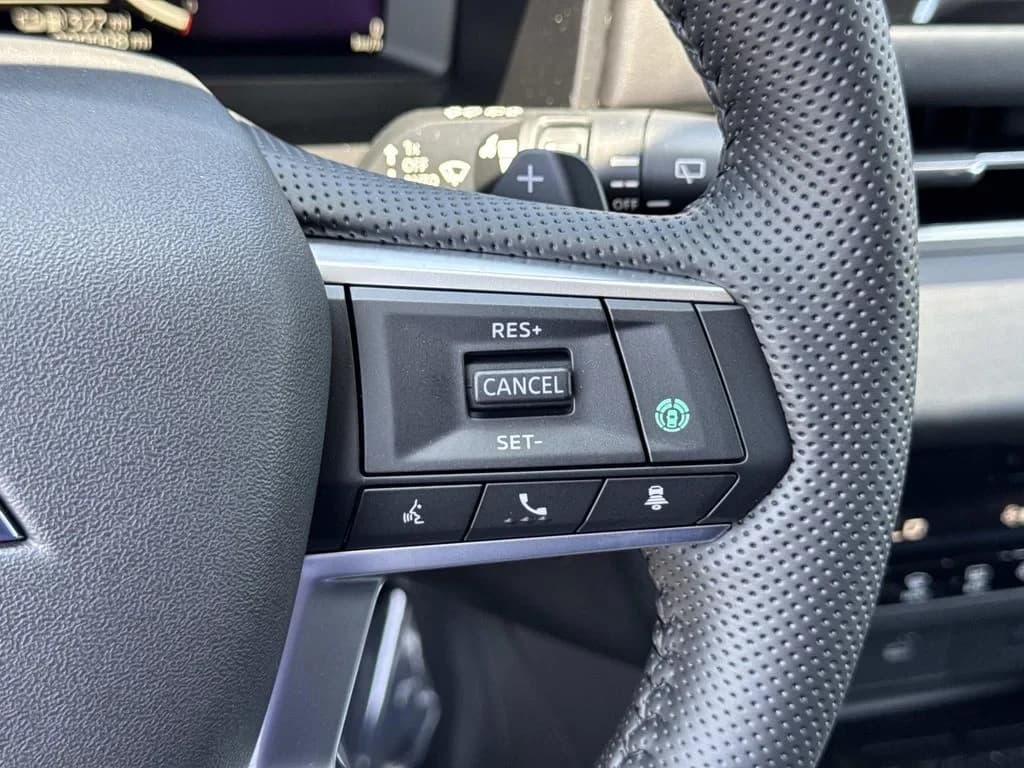 Mitsubishi Outlander Plug-In Hybrid SE S-AWC 2026 — side view