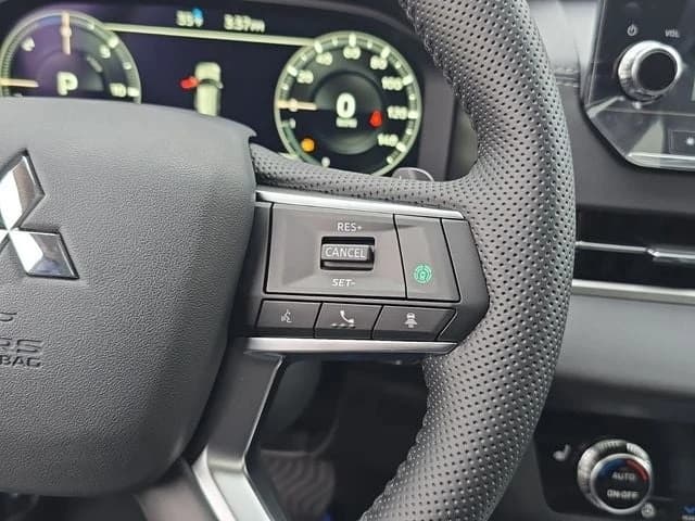 Mitsubishi Outlander Plug-In Hybrid SEL Black Edition S-AWC 2025 — side view