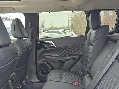 Mitsubishi Outlander Plug-In Hybrid SEL Black Edition S-AWC 2025 — side view