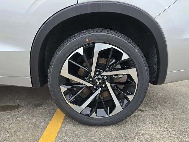 Mitsubishi Outlander Plug-In Hybrid SEL Black Edition S-AWC 2025 — side view