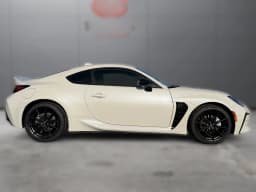 Toyota GR86 Premium Auto (Natl) 2026 — side view
