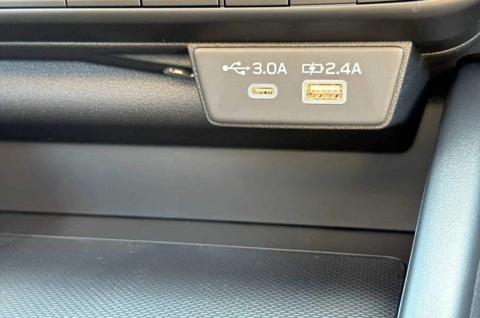 Subaru Outback Premium AWD 2026 — side view