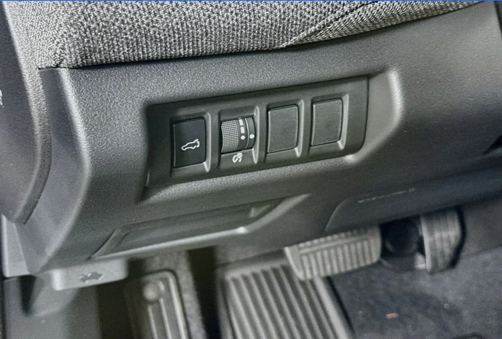 Subaru Outback Premium AWD 2026 — side view