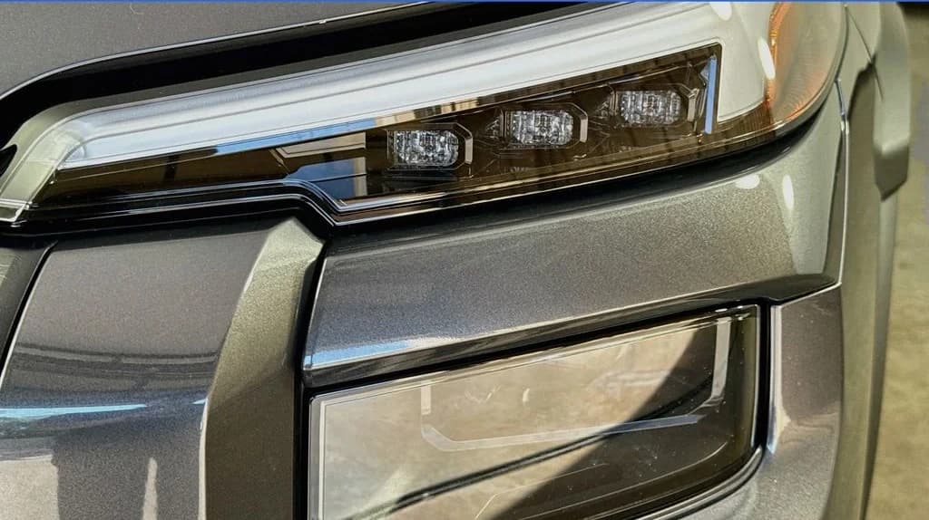 Subaru Outback Premium AWD 2026 — side view