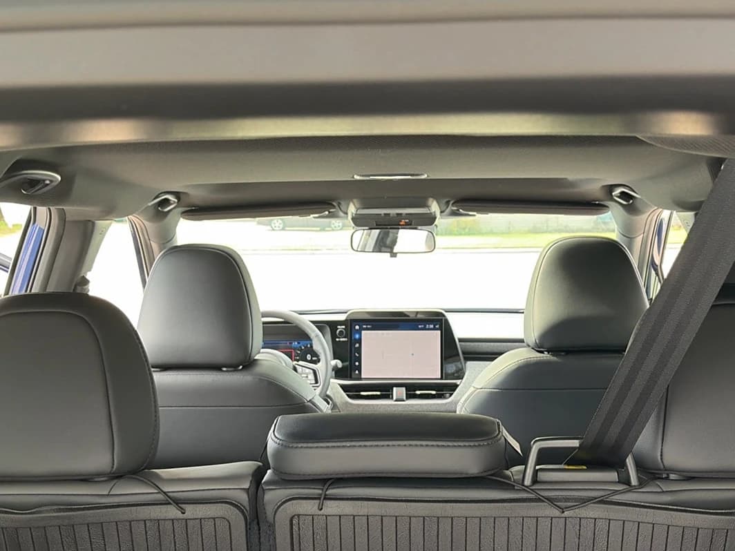 Subaru Outback Premium AWD 2026 — side view