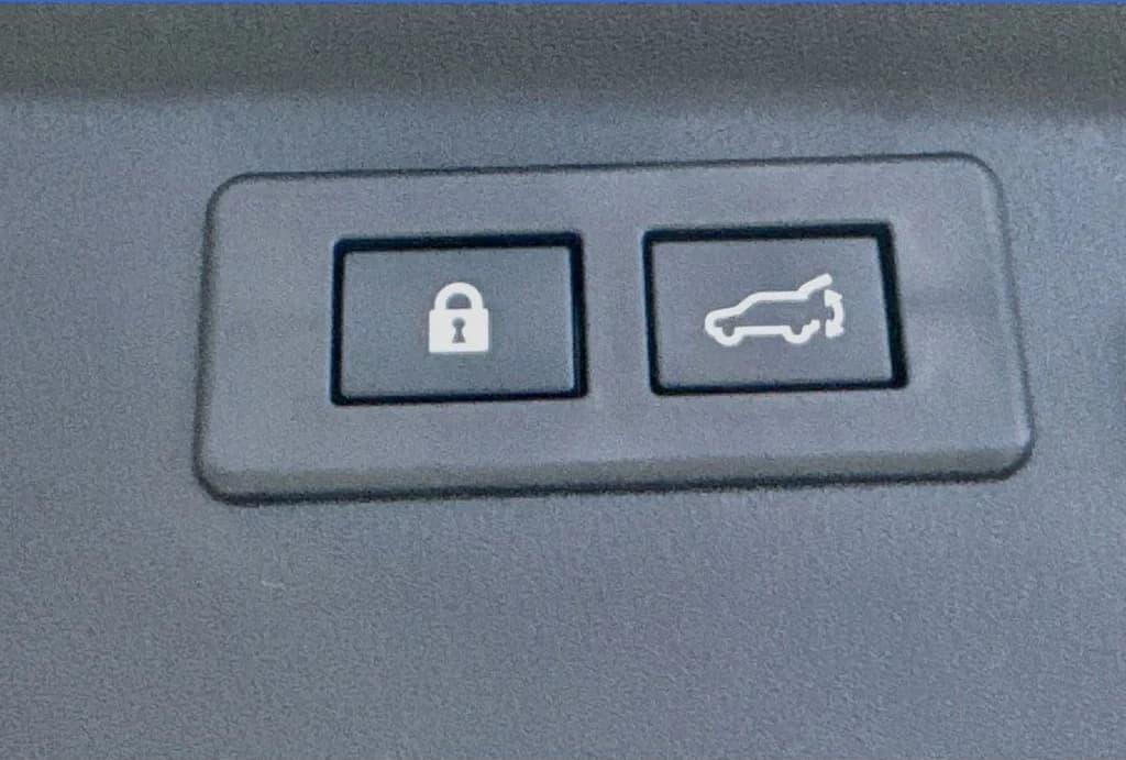 Subaru Outback Premium AWD 2026 — side view
