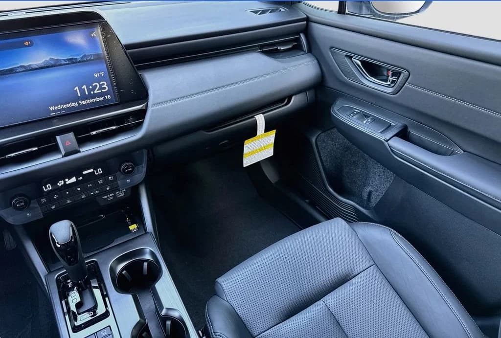 Subaru Outback Touring AWD 2026 — side view