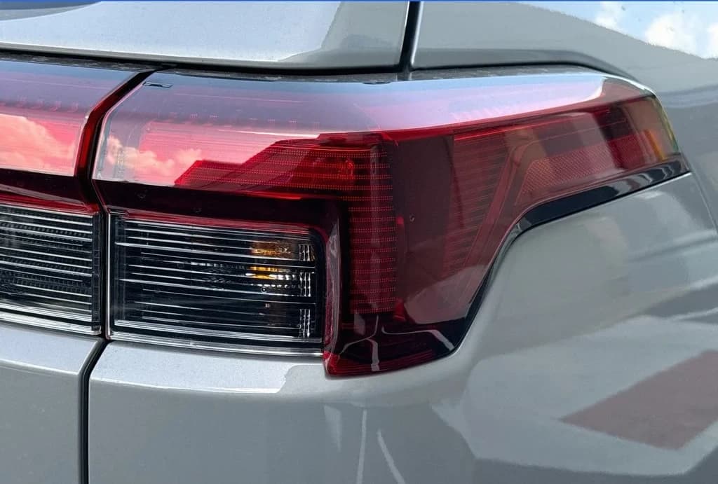 Subaru Outback Touring AWD 2026 — side view