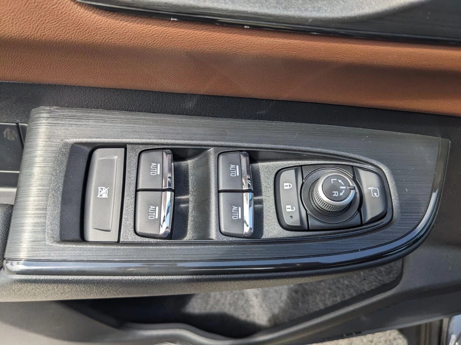 Subaru Outback Touring AWD 2026 — side view