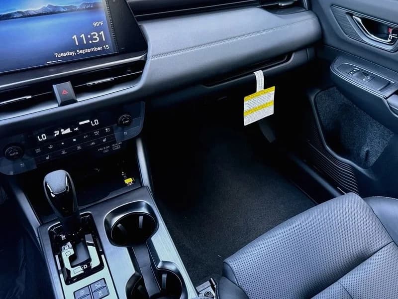 Subaru Outback Touring AWD 2026 — side view
