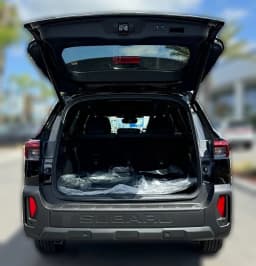 Subaru Outback Limited XT AWD 2026 — side view