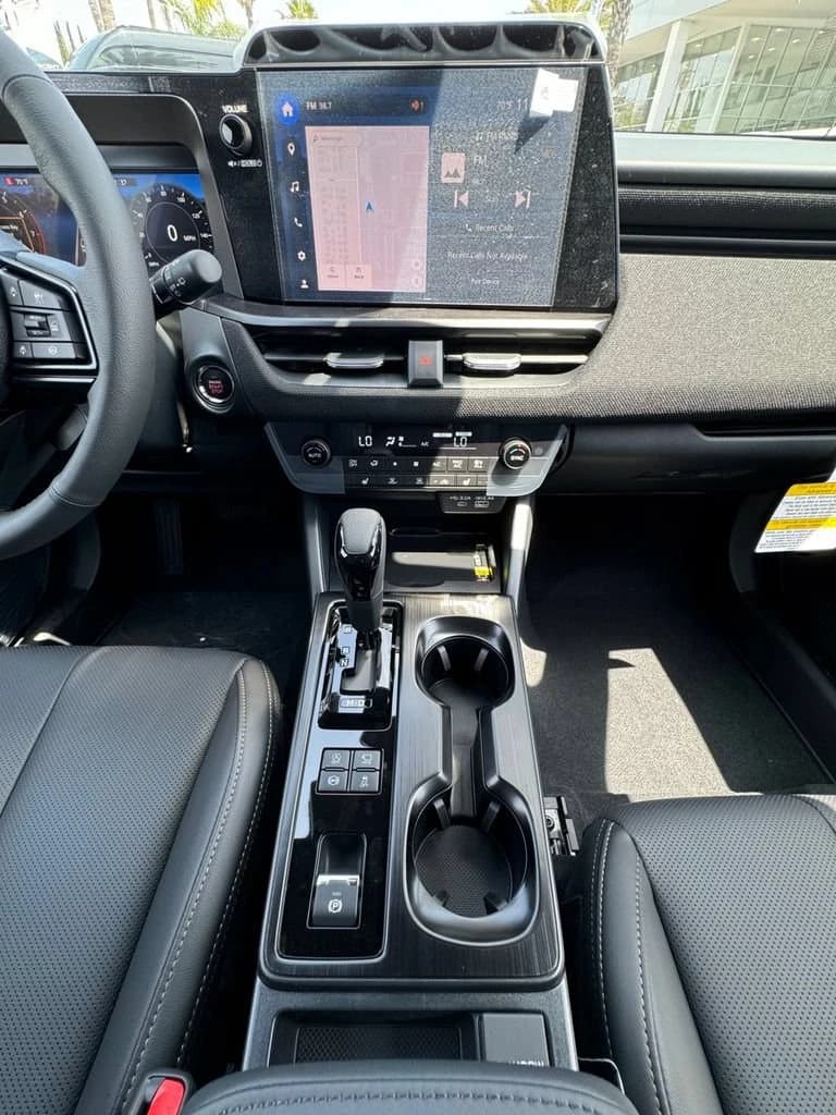 Subaru Outback Limited XT AWD 2026 — side view