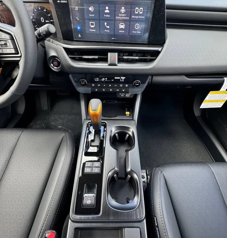 Subaru Outback Wilderness AWD 2026 — side view