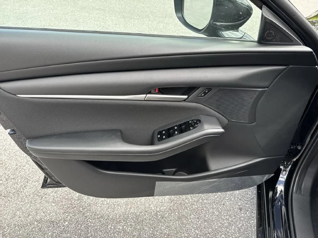 Mazda Mazda3 Hatchback 2.5 S Auto FWD 2026 — side view