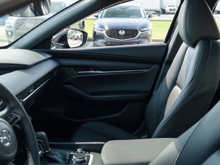 Mazda Mazda3 Hatchback 2.5 S Preferred Auto FWD 2026 — side view