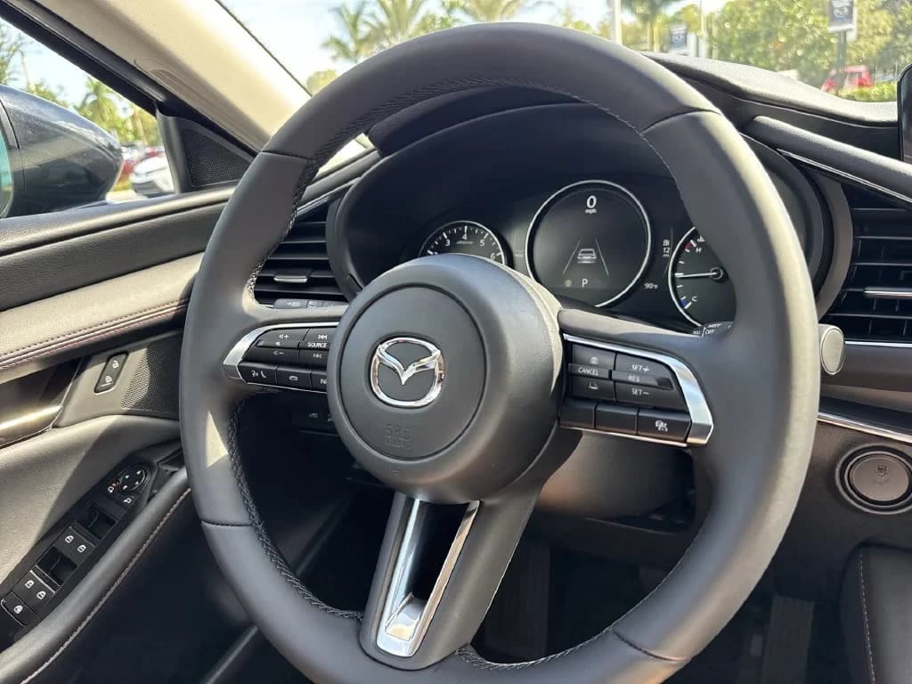Mazda Mazda3 Sedan 2.5 S Carbon Edition AWD 2026 — side view