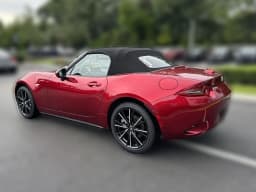 Mazda MX-5 Miata Grand Touring Auto 2026 — side view