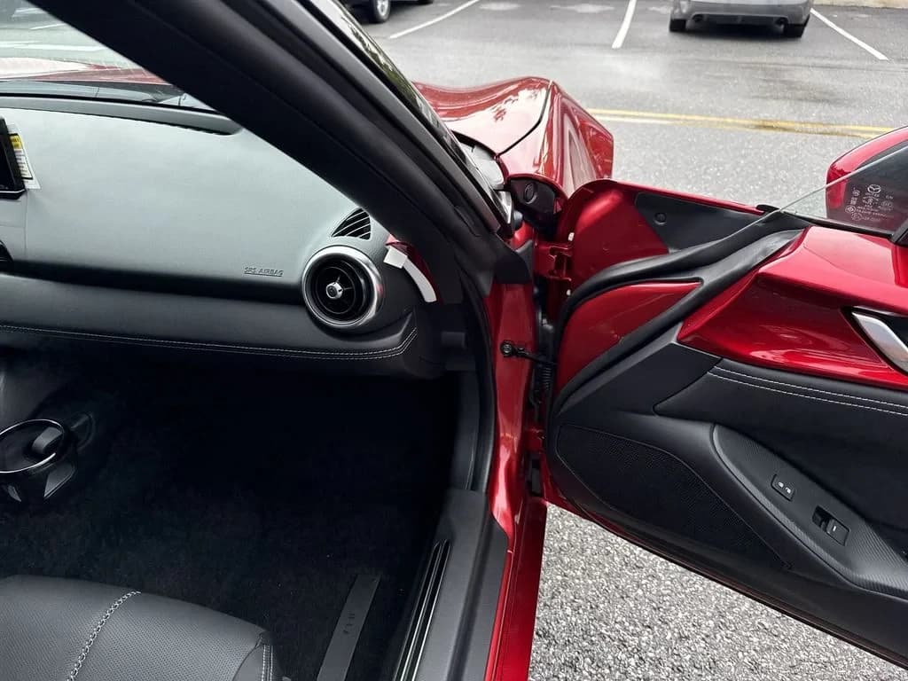 Mazda MX-5 Miata Grand Touring Auto 2026 — side view