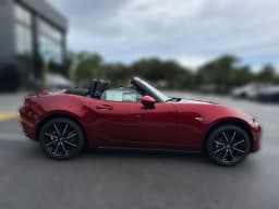 Mazda MX-5 Miata Grand Touring Auto 2026 — side view
