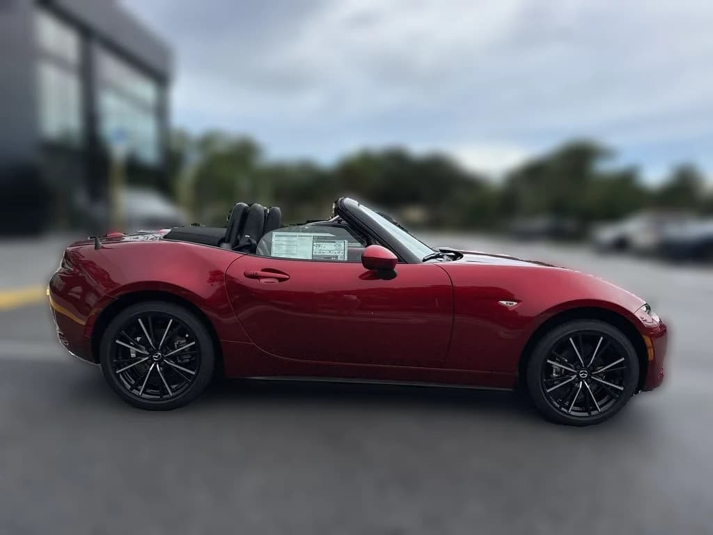 Mazda MX-5 Miata Grand Touring Auto 2026 — side view