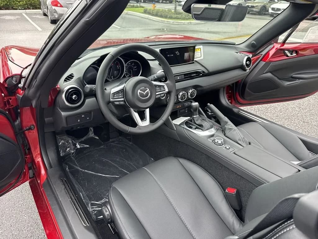 Mazda MX-5 Miata Grand Touring Auto 2026 — side view