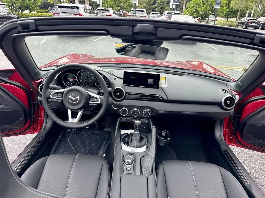 Mazda MX-5 Miata Grand Touring Auto 2026 — side view
