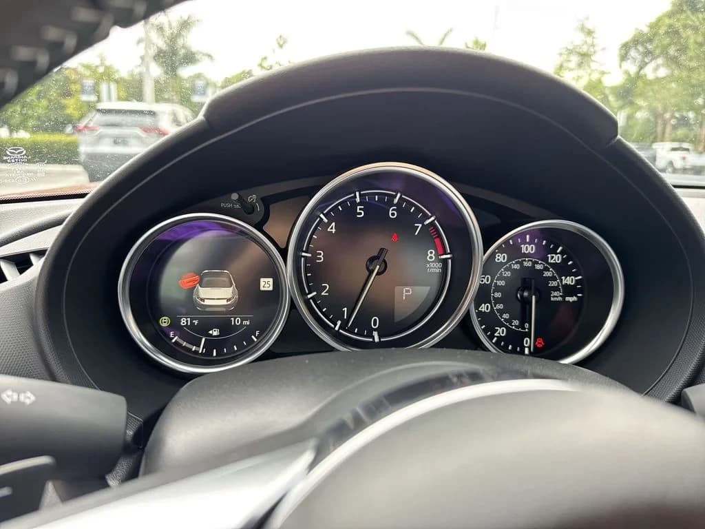 Mazda MX-5 Miata Grand Touring Auto 2026 — side view