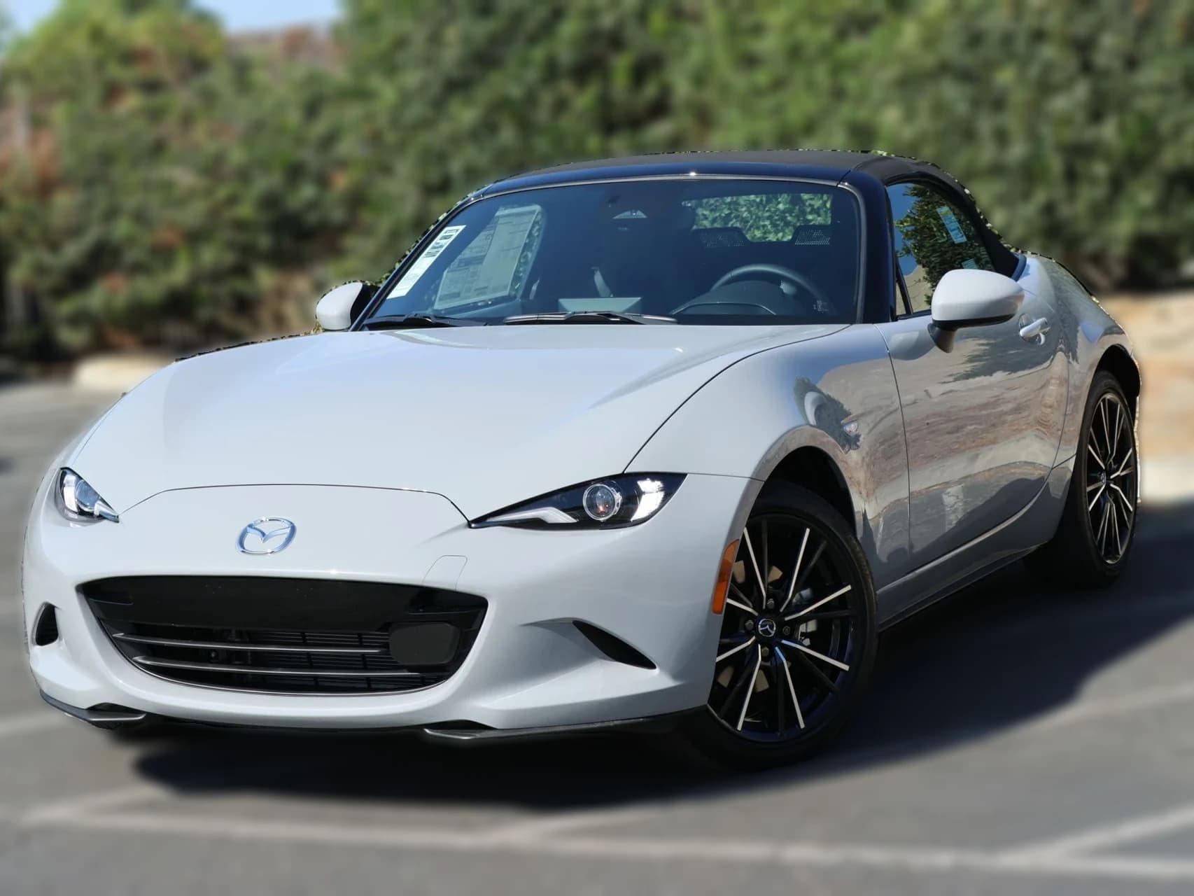 Mazda MX-5 Miata Grand Touring Auto 2026 — side view