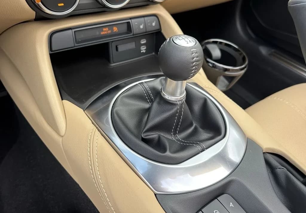 Mazda MX-5 Miata Grand Touring Manual 2026 — side view