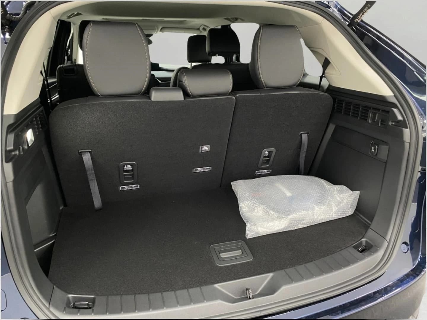 Mazda CX-90 PHEV Preferred Package AWD 2025 — side view