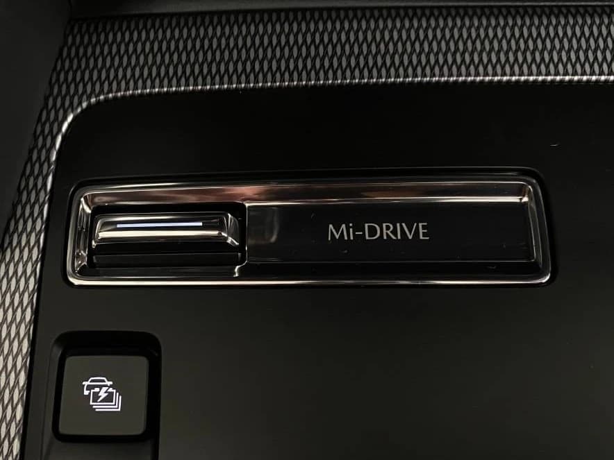 Mazda CX-90 PHEV Preferred Package AWD 2025 — side view