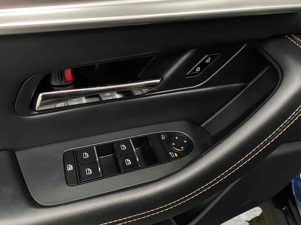 Mazda CX-90 PHEV Preferred Package AWD 2025 — side view