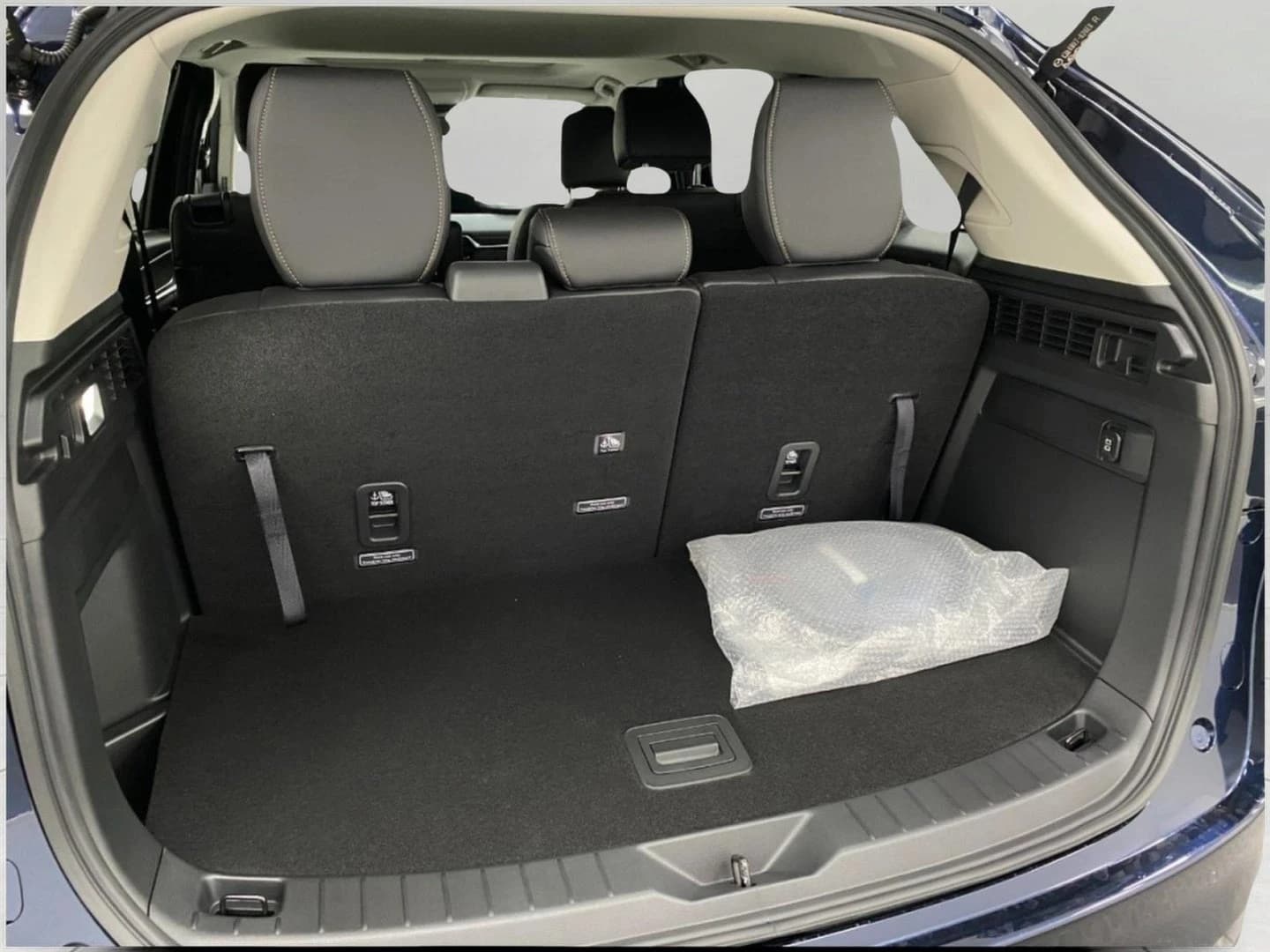 Mazda CX-90 PHEV Preferred Package AWD 2025 — side view